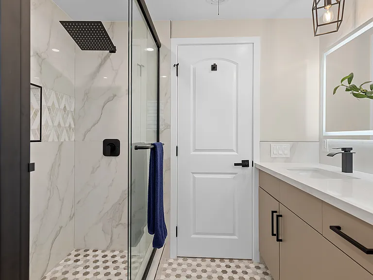 9851 Cloverdale Ave — Photo 10