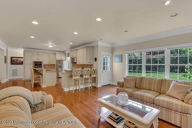 42 Pitney Ave — Photo 6