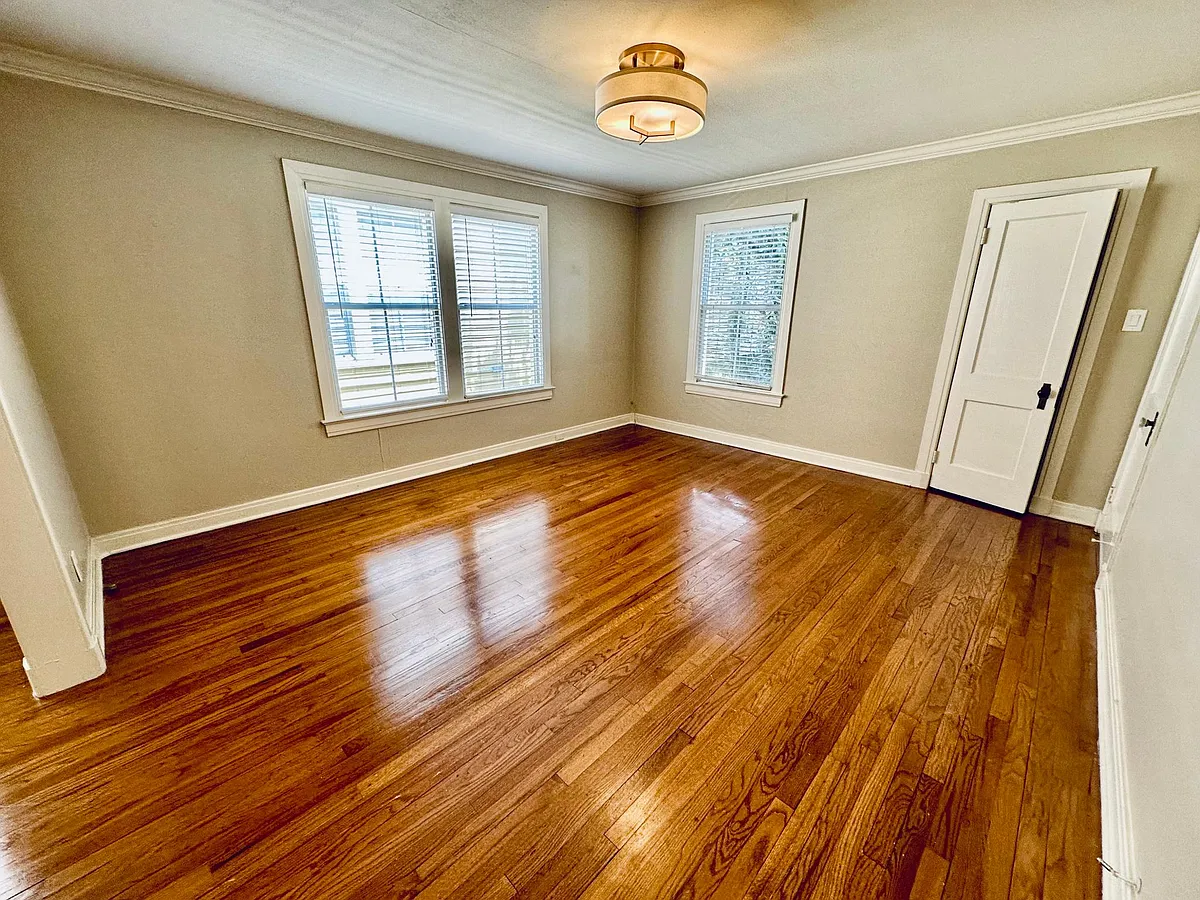 Building Photo - 611 Lakeland Dr