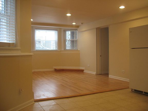 3rd image of 2527 N Monticello Ave Front 1