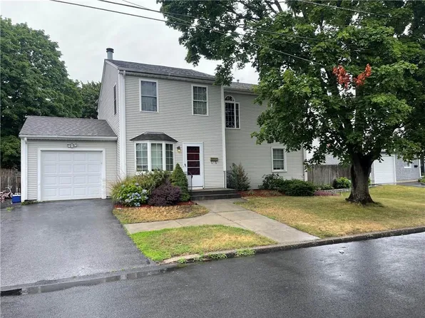 210 Pinecrest Dr, Pawtucket, RI 02861