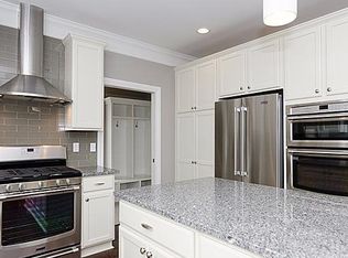 5548 Seney Cir, Hamburg, MI 48189