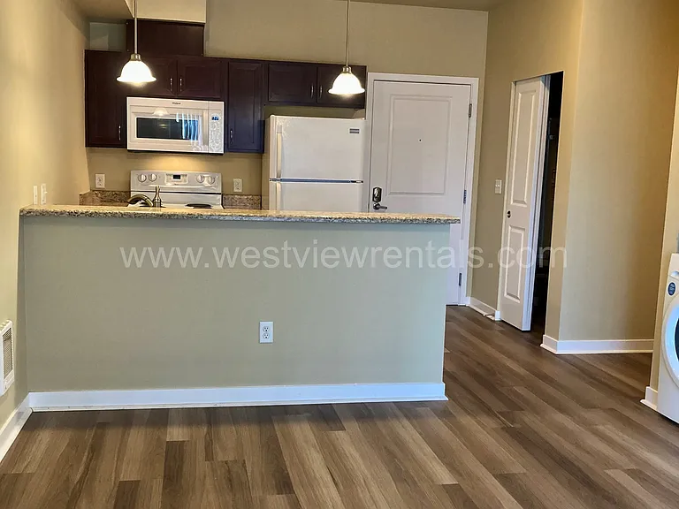 200 E Maple St — Photo 480