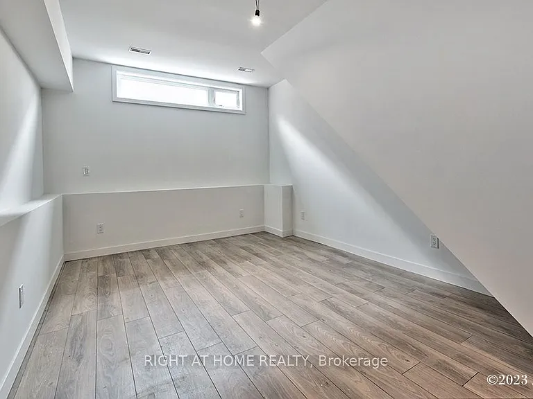 48 Lanark Ave #B — Photo 4
