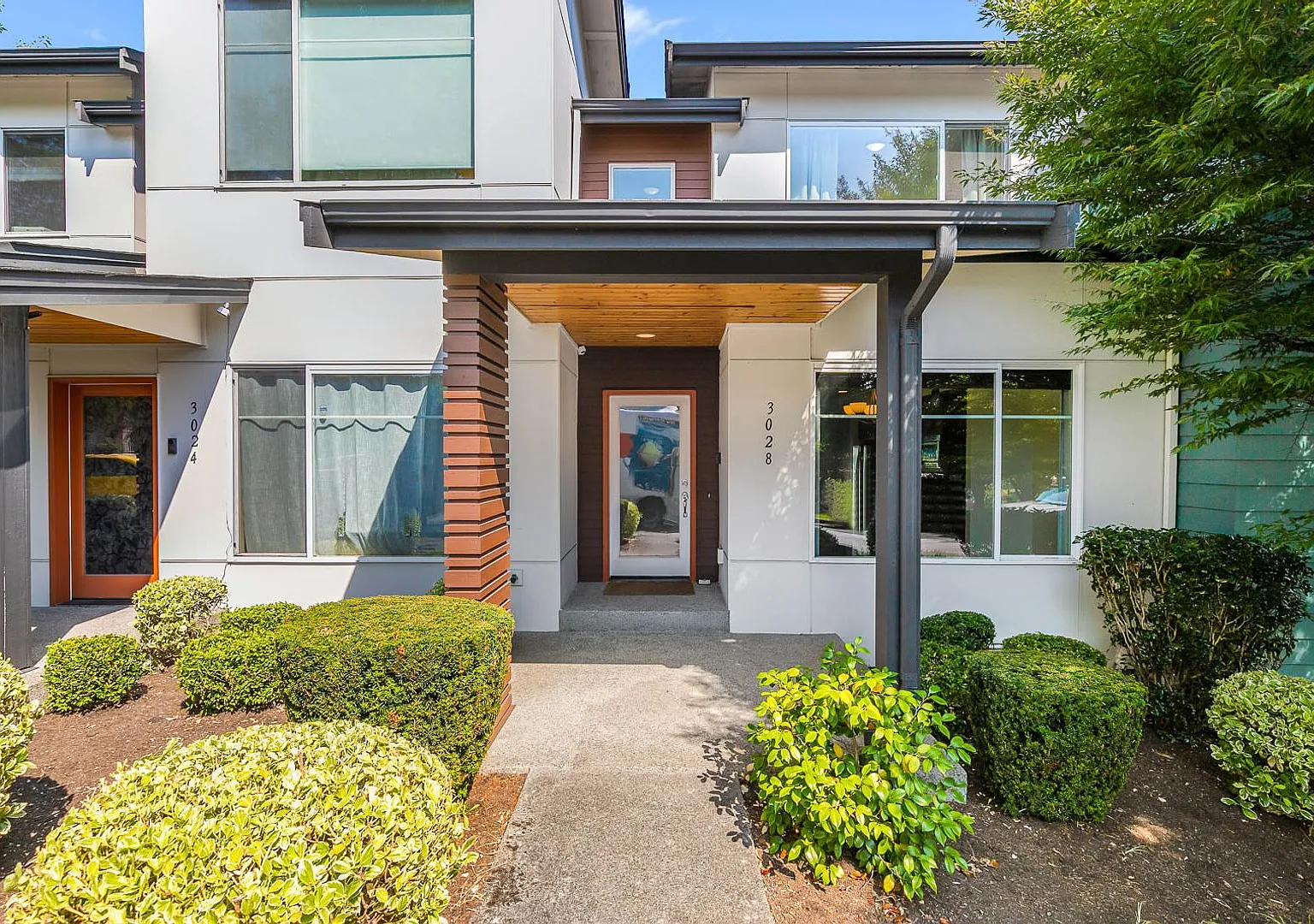 Stylish 2 Bedroom Columbia City Home with Designer Finishes & Private Yard — Photo 1