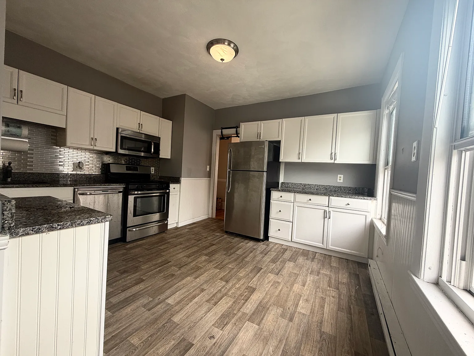 2 bed, 1300 sqft, $2,700 — Photo 3
