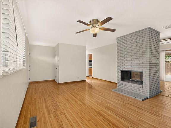 3rd image of 1405 Betts St NE