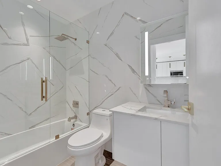 1361 SE 4th St #3 — Photo 24