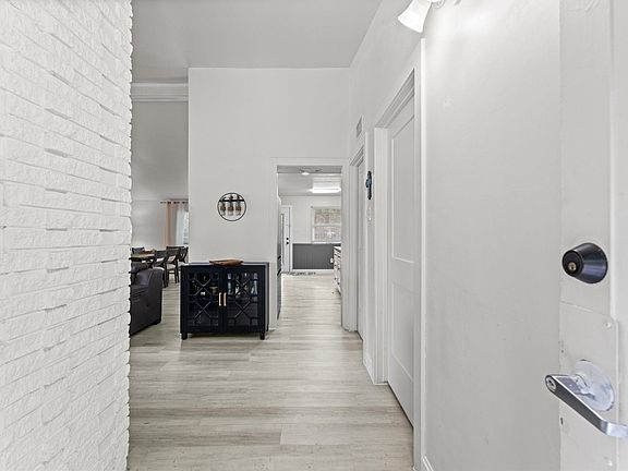 4th image of 8103 Mobud Dr
