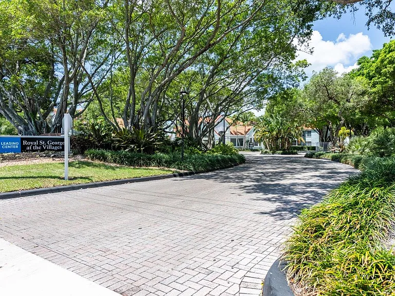 Royal St. George at the Villages Apartment Homes — Photo 31