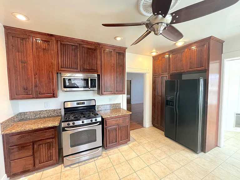 703 Manzanita Ave — Photo 4