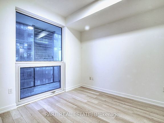 5th image of 39 Roehampton Ave #1806