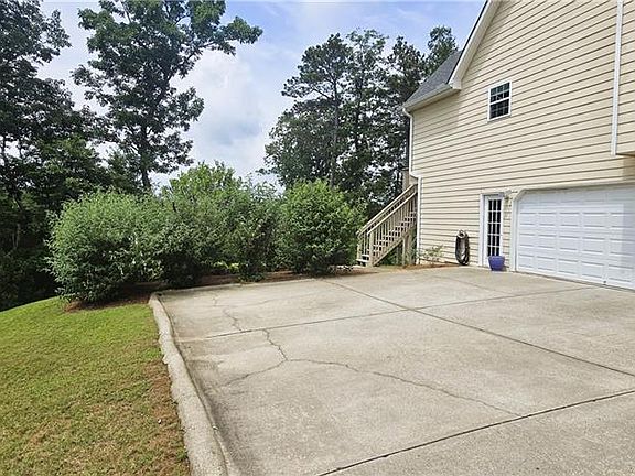 5th image of 348 S Woods Ct