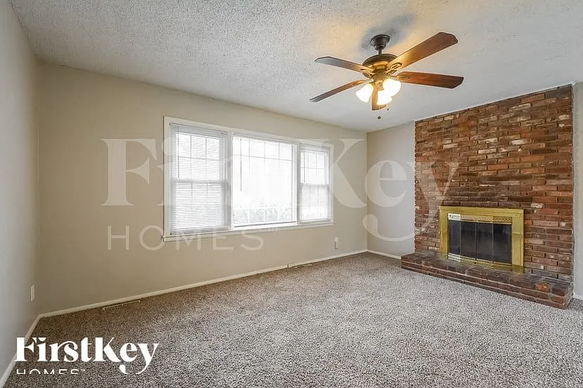 3 bed, 2.0 bath, 1244 sqft, $1,600 — Photo 3