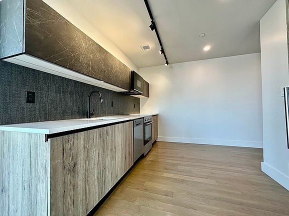 4th image of 892 Rogers Ave #713