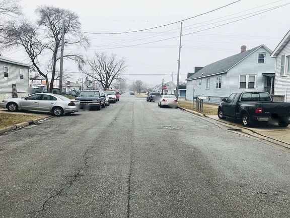 5th image of 5717 Northcote Ave