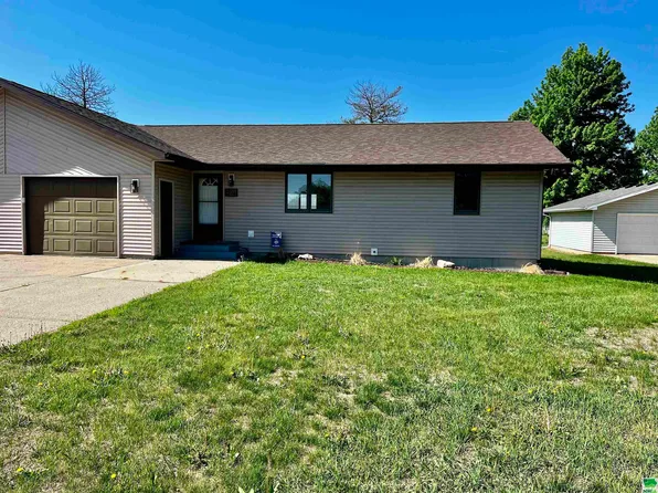 802 E Clay St, Elk Point, SD 57025