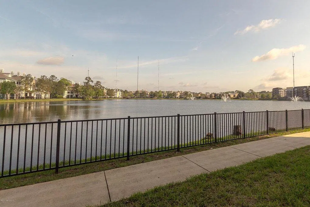 1 bed, 786 sqft, $1,390 — Photo 4