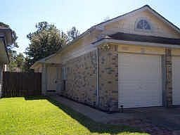 Ready for new owner. This 3 bed, 2 bath, 2 car garage. Open floor plan. Close to schools.