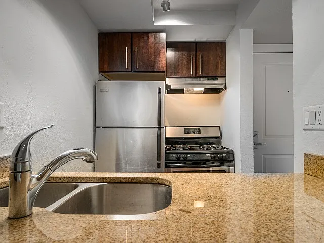 1 Bed / 1 Bath - Kitchen 1 Bed / 1 Bath - Kitchen