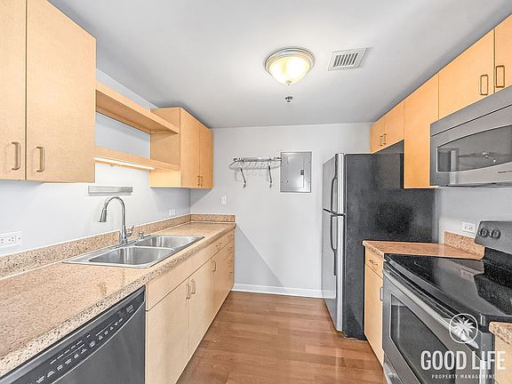 4th image of 425 W Beech St Unit 1155