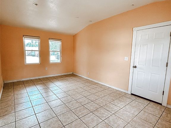 4th image of 4924 Cornell Dr