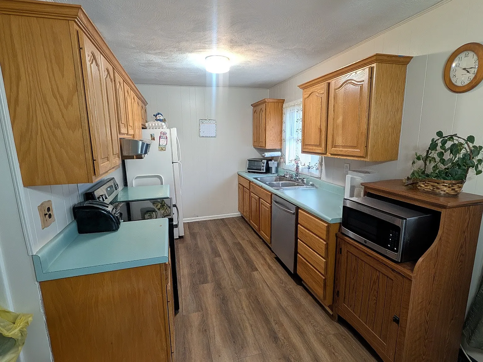 3 Bedroom 1.5 Bath Home — Photo 3