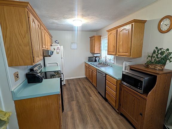 3rd image of 108 Poplar St