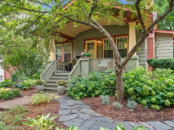 44 Devonshire Rd, Pleasant Ridge, MI 48069