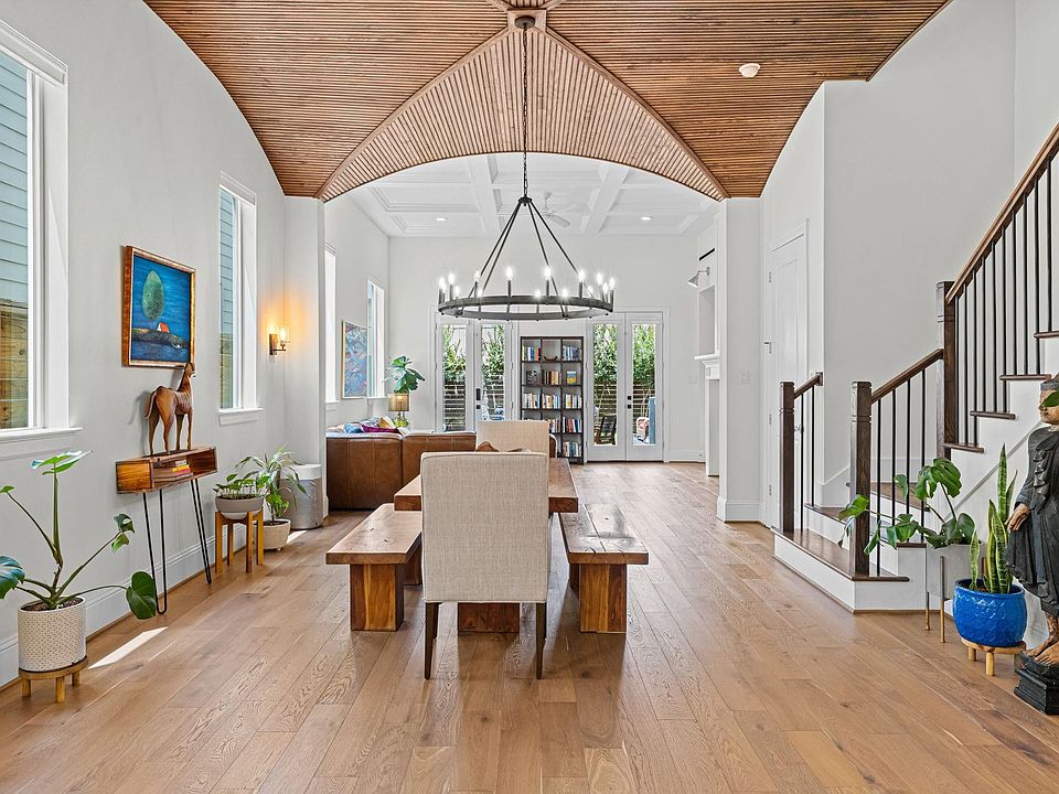 1st image of 533 W 27th St