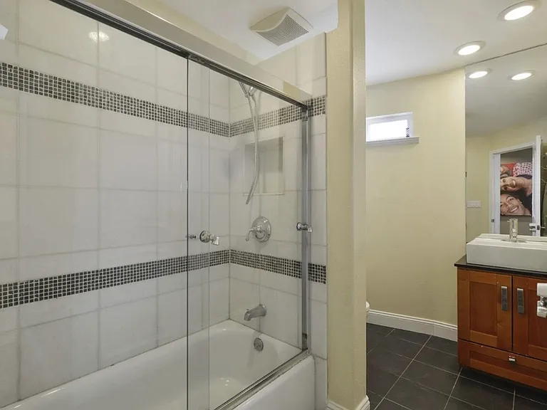 6208 Lillian Way — Photo 4