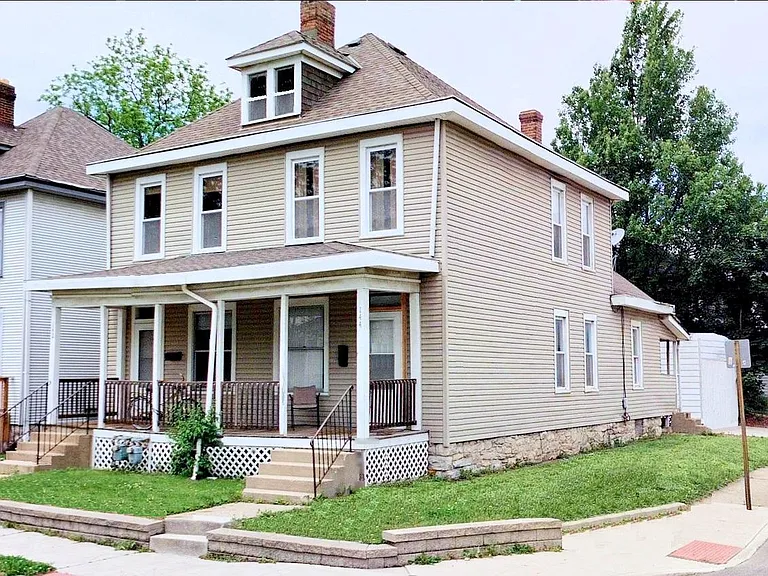 142 E Maynard Ave — Photo 1