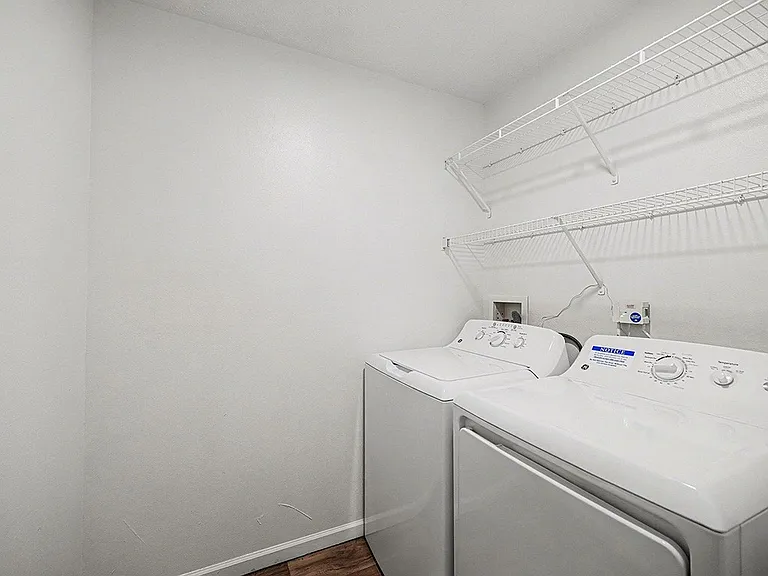 West Hampton Park Apartment Homes — Photo 33