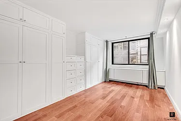 Rented by R New York