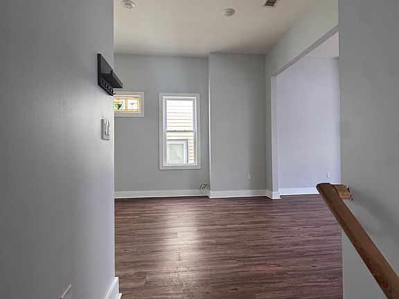 4th image of 226 Dwight St Floor 2