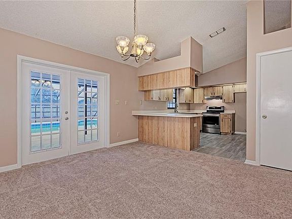 5th image of 904 Liberty Ln
