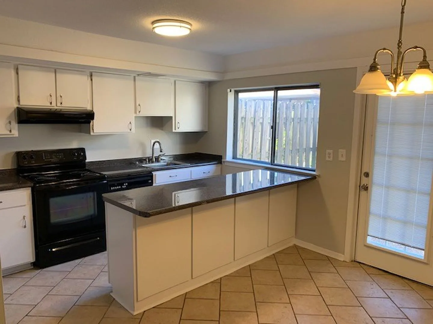 2BD/1.5BA Townhouse located inGermantown! — Photo 3