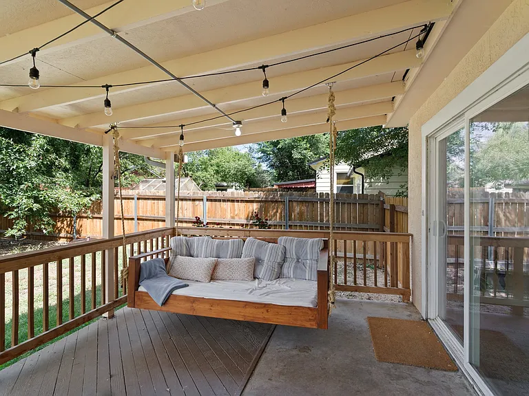 2506 Lelaray St — Photo 32