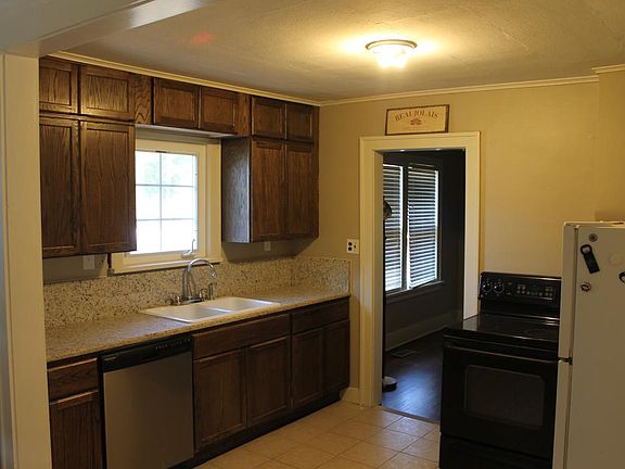 New Kitchen: Granite & Cabinets