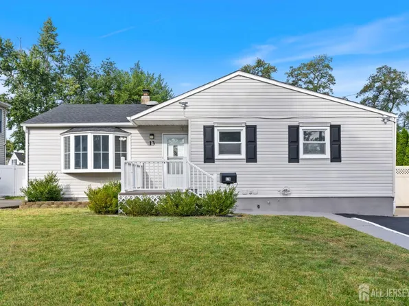 13 Becker Dr, Parlin, NJ 08859