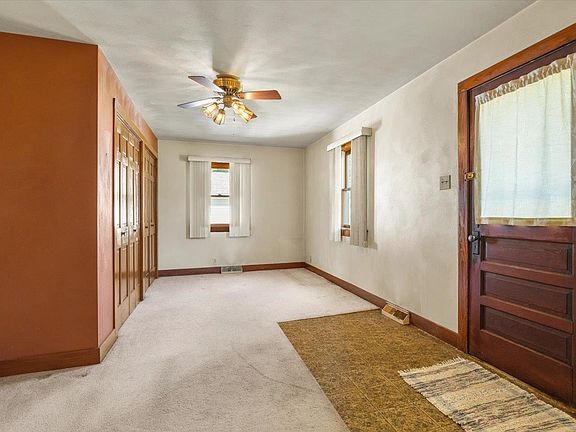 5th image of 15 W Walnut St