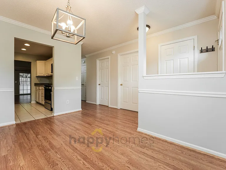 1627 Dexter Ln — Photo 9