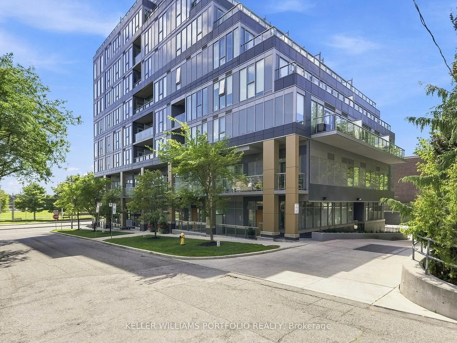 6 Parkwood Ave — Photo 2
