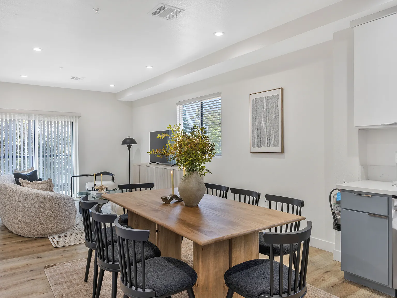 4 bed, 2000 sqft, $10,000 — Photo 4