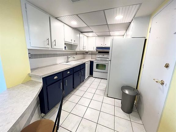 5th image of 2840 S Ocean Blvd #2100