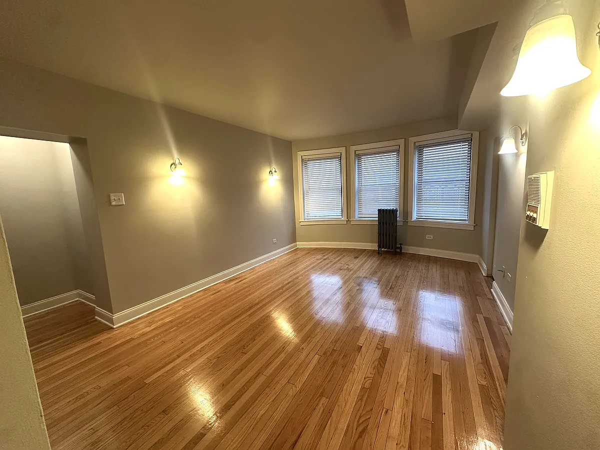 Building Photo - 7546 S Saginaw Ave #3B