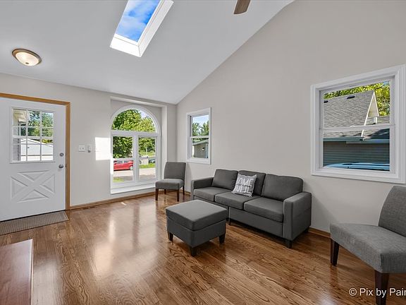 5th image of 310 Lily Ln
