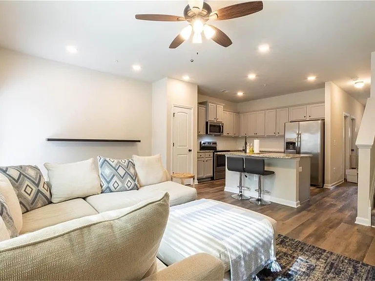 3006 Bayrose Cir #104B — Photo 3
