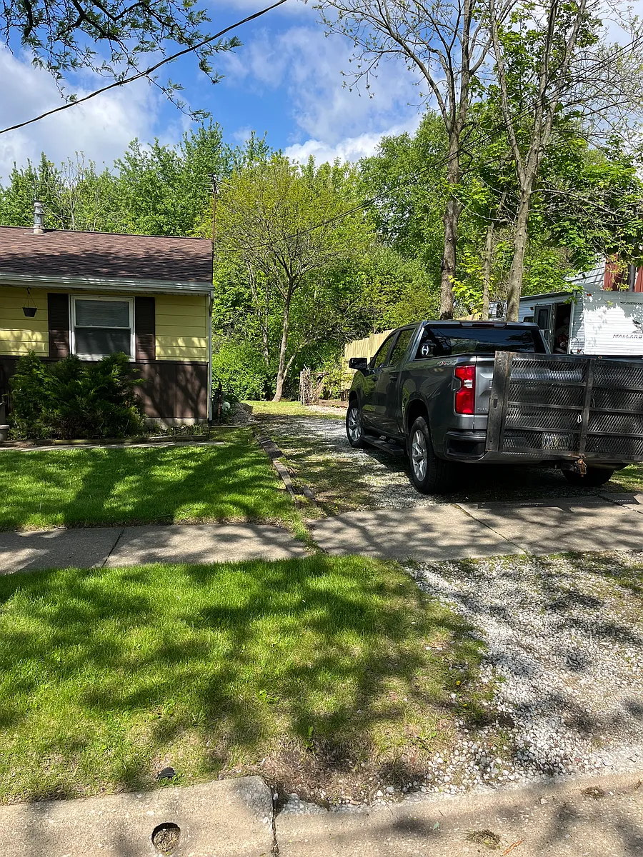 separate driveway - Mohawk Dr