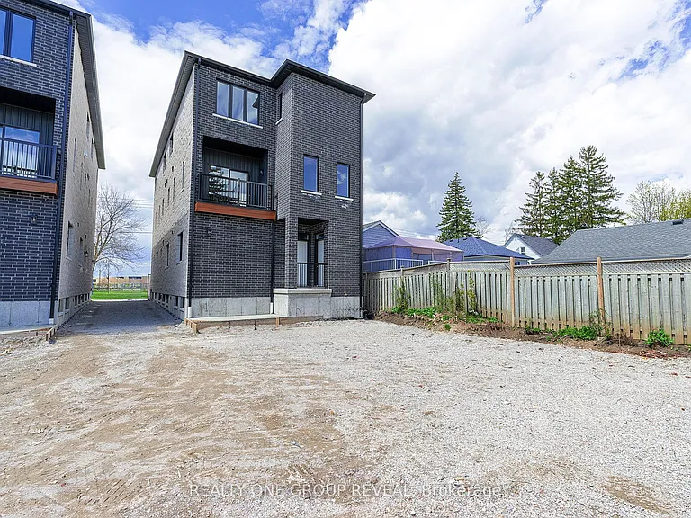 223 Grenfell St #3 — Photo 15